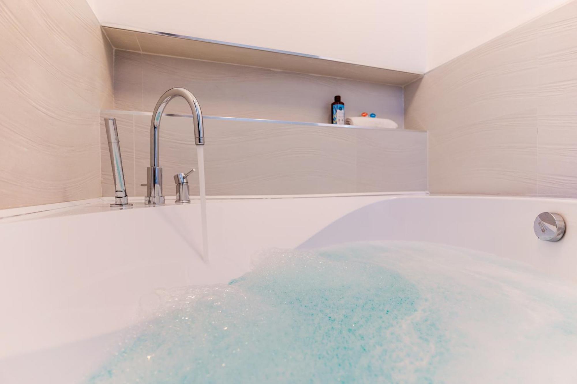 Aqua Comfort Rooms - Eja Sardinia Кальярі Екстер'єр фото