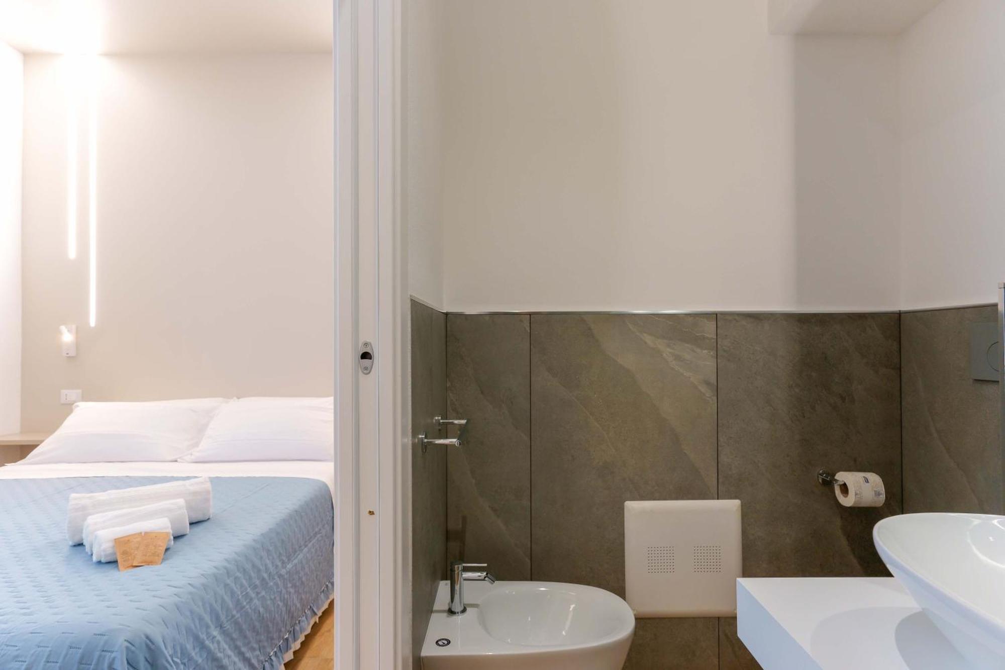 Aqua Comfort Rooms - Eja Sardinia Кальярі Екстер'єр фото